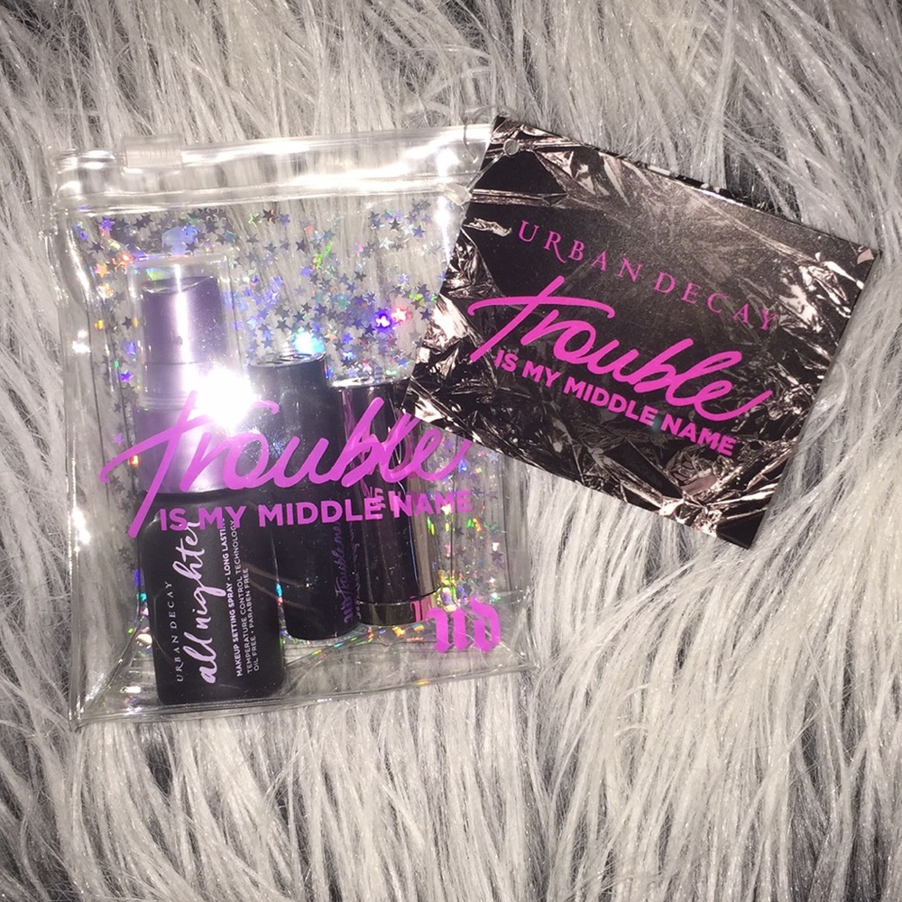 URBAN DECAY TROUBLE MAKER STARTER KIT
